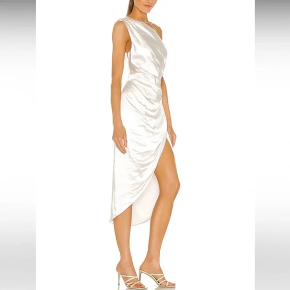 Stunning Elliatt dress in ivory - Picture 2 of 8